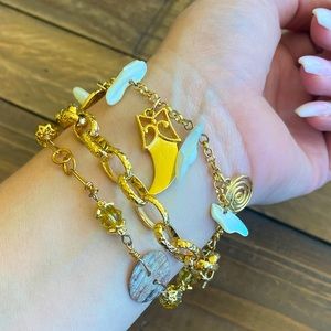 Dagger & button vintage costume bracelet. Gold color.